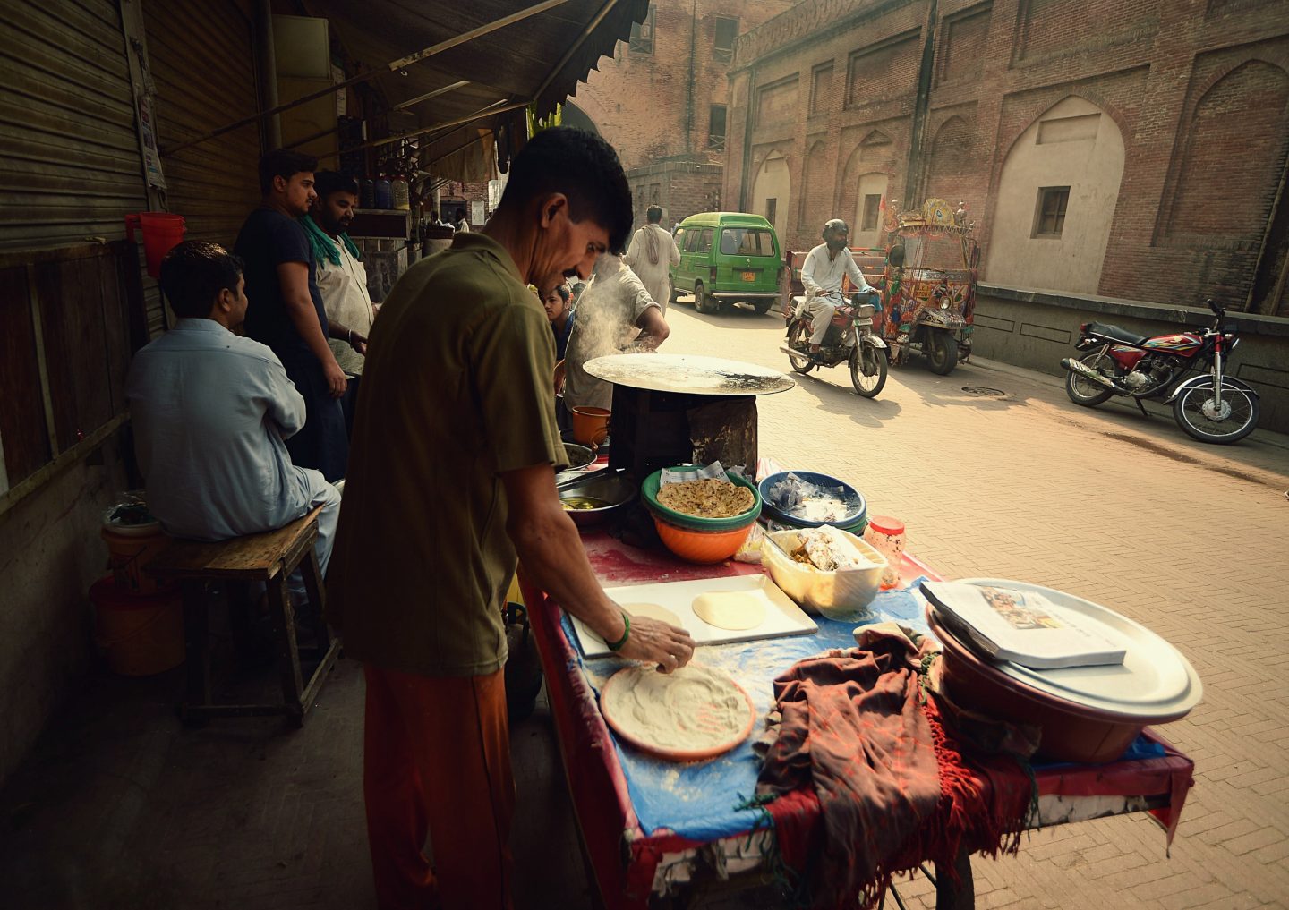Enjoy delicious street food while traveling to Pakistan